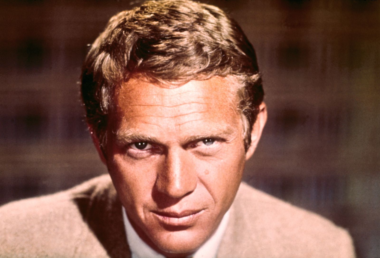 Steve McQueen: Come Essere il Più Cool di Tutti (Anche con Scarpe Ortopediche!)